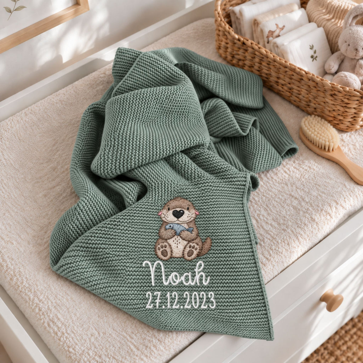 Babydecke personalisiert aus 100 % Bio-Baumwolle - Otter mit Fisch - wunderwunsch