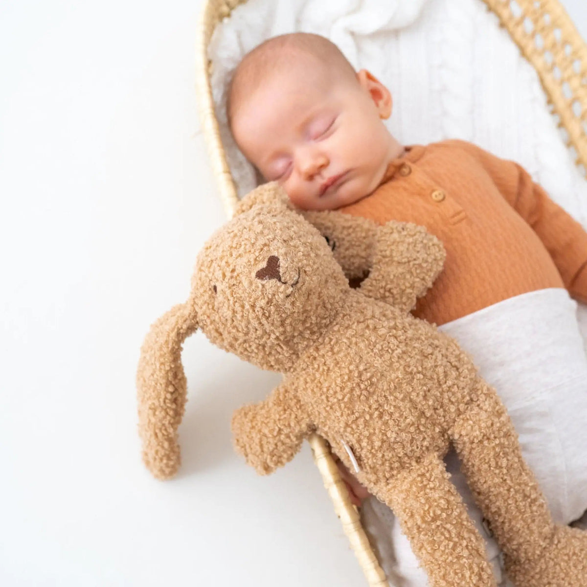JOLLEIN Kuscheltier Hase Bouclé biscuit - wunderwunsch