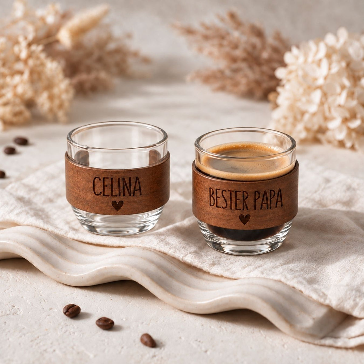 Kleines Kaffeeglas mit Holz personalisiert - wunderwunsch