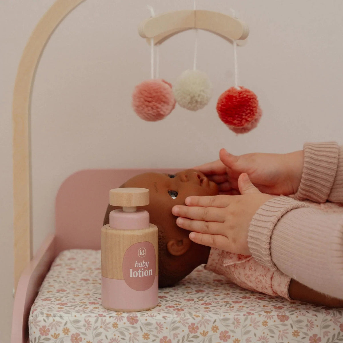 LITTLE DUTCH Puppenwickeltisch – Essentials – Rosa - wunderwunsch