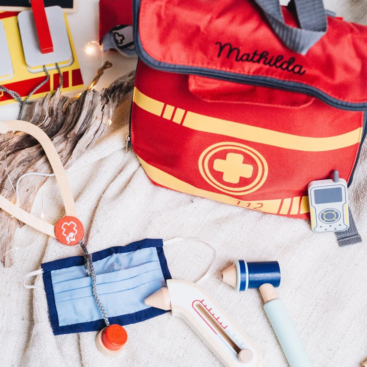SMALL FOOT Notarztrucksack 18-teilig personalisierbar - wunderwunsch