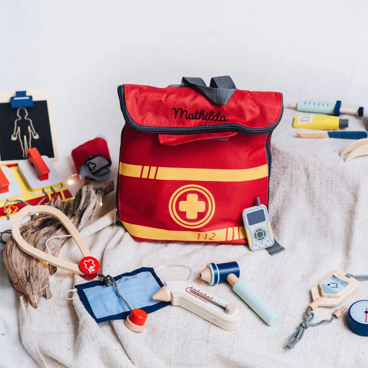SMALL FOOT Notarztrucksack 18-teilig personalisierbar - wunderwunsch