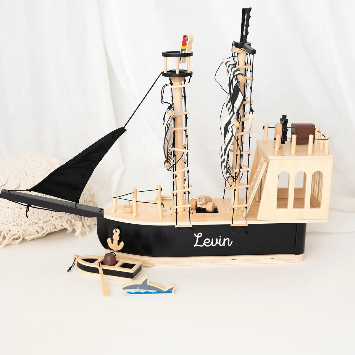 SMALL FOOT Piratenschiff Holz personalisierbar - wunderwunsch