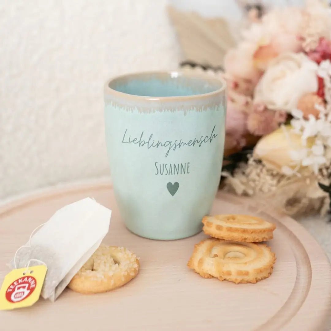 Steingut Becher sand personalisiert - Lieblingsmensch - wunderwunsch