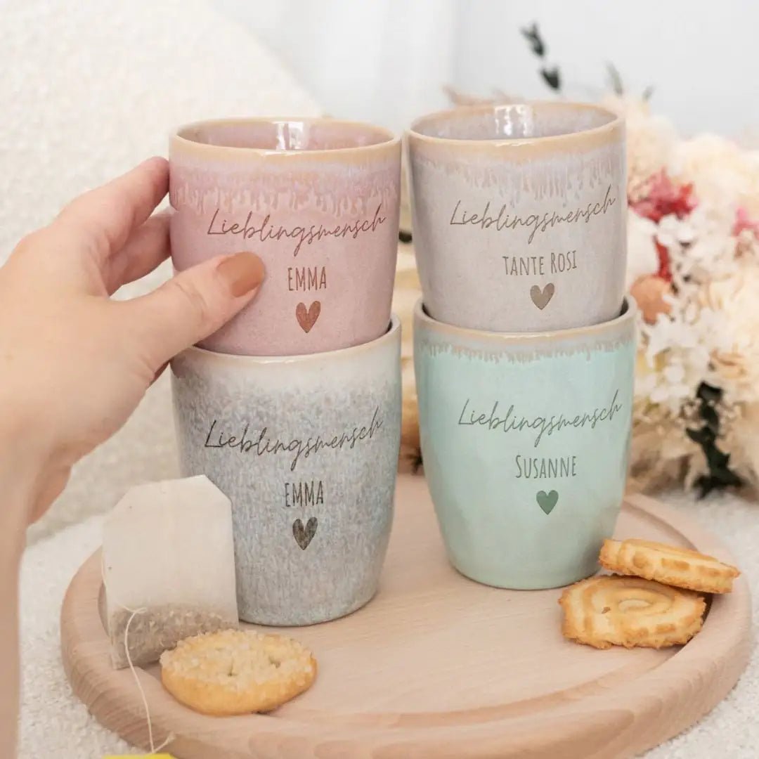 Steingut Becher sand personalisiert - Lieblingsmensch - wunderwunsch
