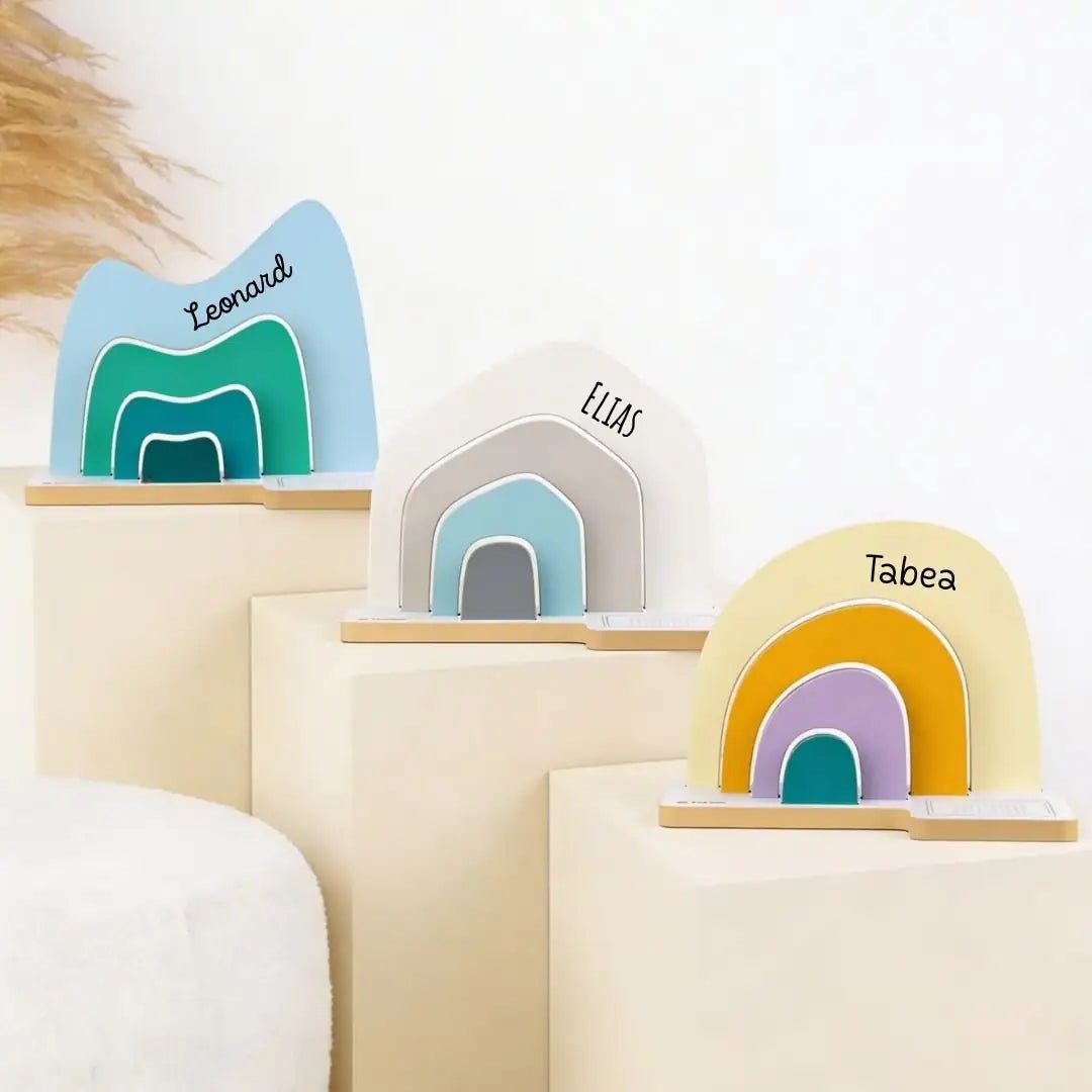 TONIES Standregal personalisiert - Regenbogen, Berg, Haus - wunderwunsch
