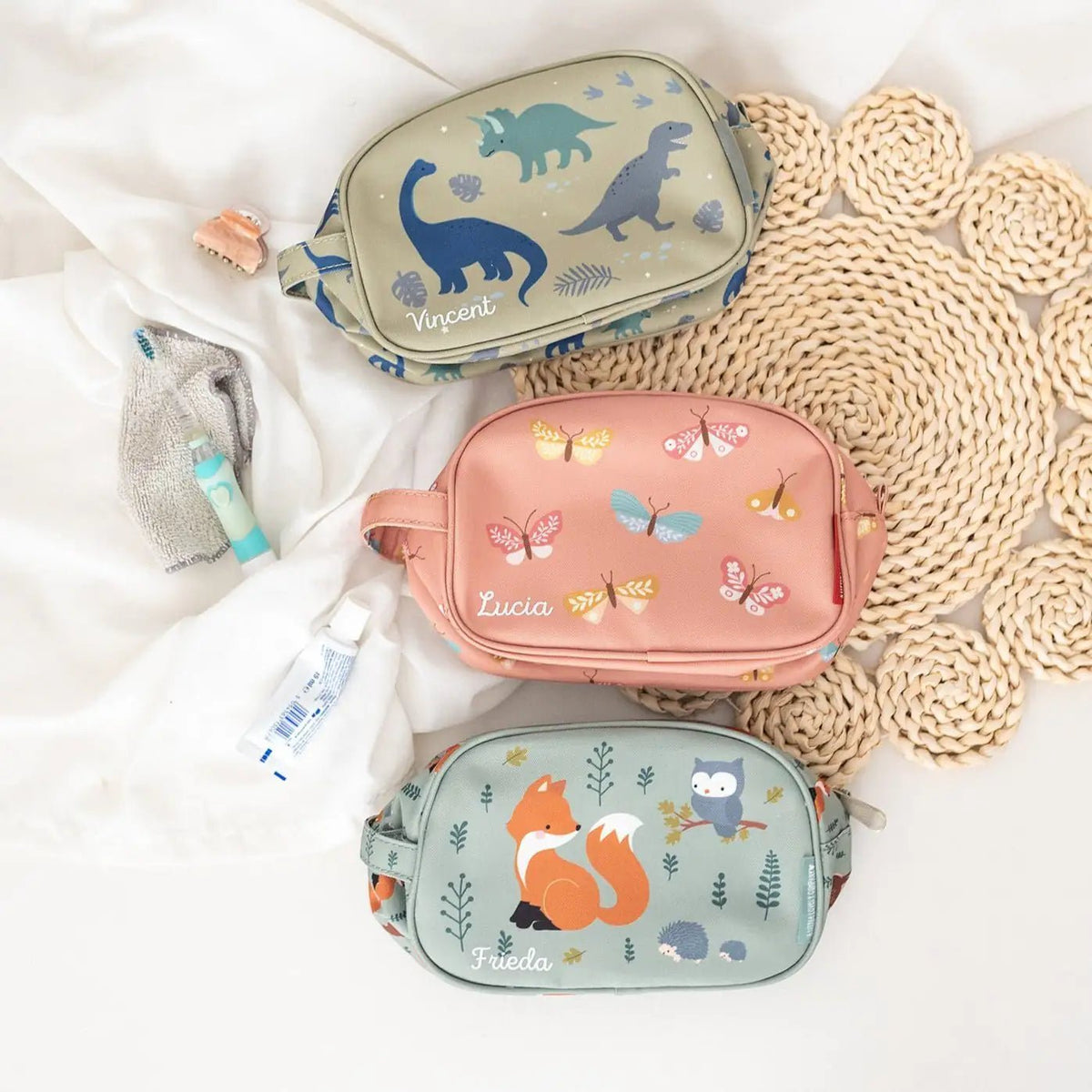 A Little Lovely Company Kulturbeutel Kinder personalisiert - Fuchs, Schmetterling oder Dino - wunderwunsch
