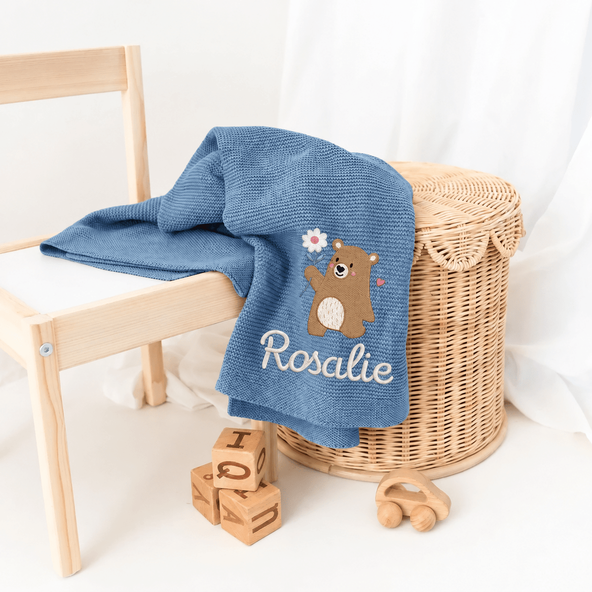 Babydecke personalisiert aus 100 % Bio-Baumwolle - Bär mit Blume - wunderwunsch