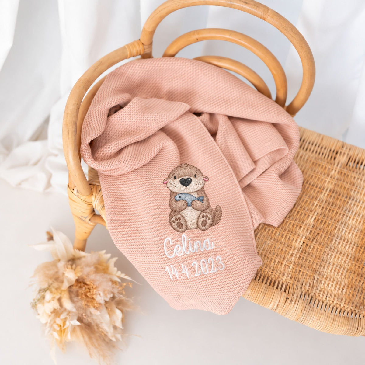 Babydecke personalisiert aus 100 % Bio-Baumwolle - Otter mit Fisch - wunderwunsch