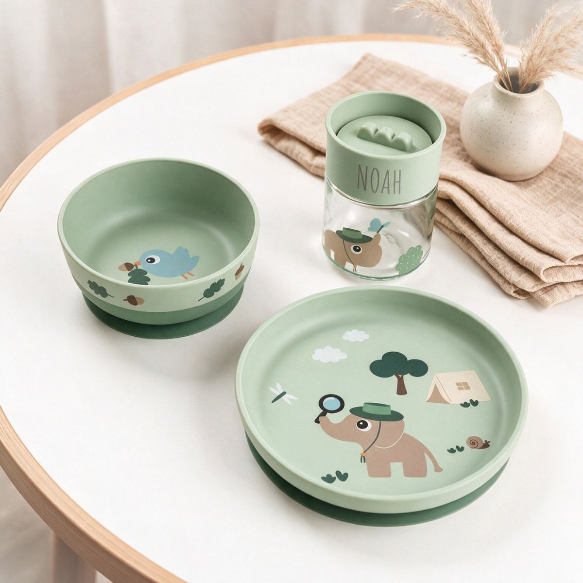 DONEBYDEER Geschirrset mit Lerntasse 360° personalisiert - Foodie - Tiny Trails grün - wunderwunsch