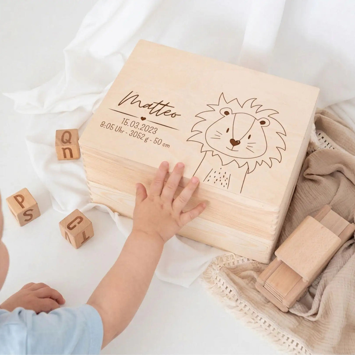 Erinnerungsbox Holz mit Wunschdaten – Tier Gravur - wunderwunsch