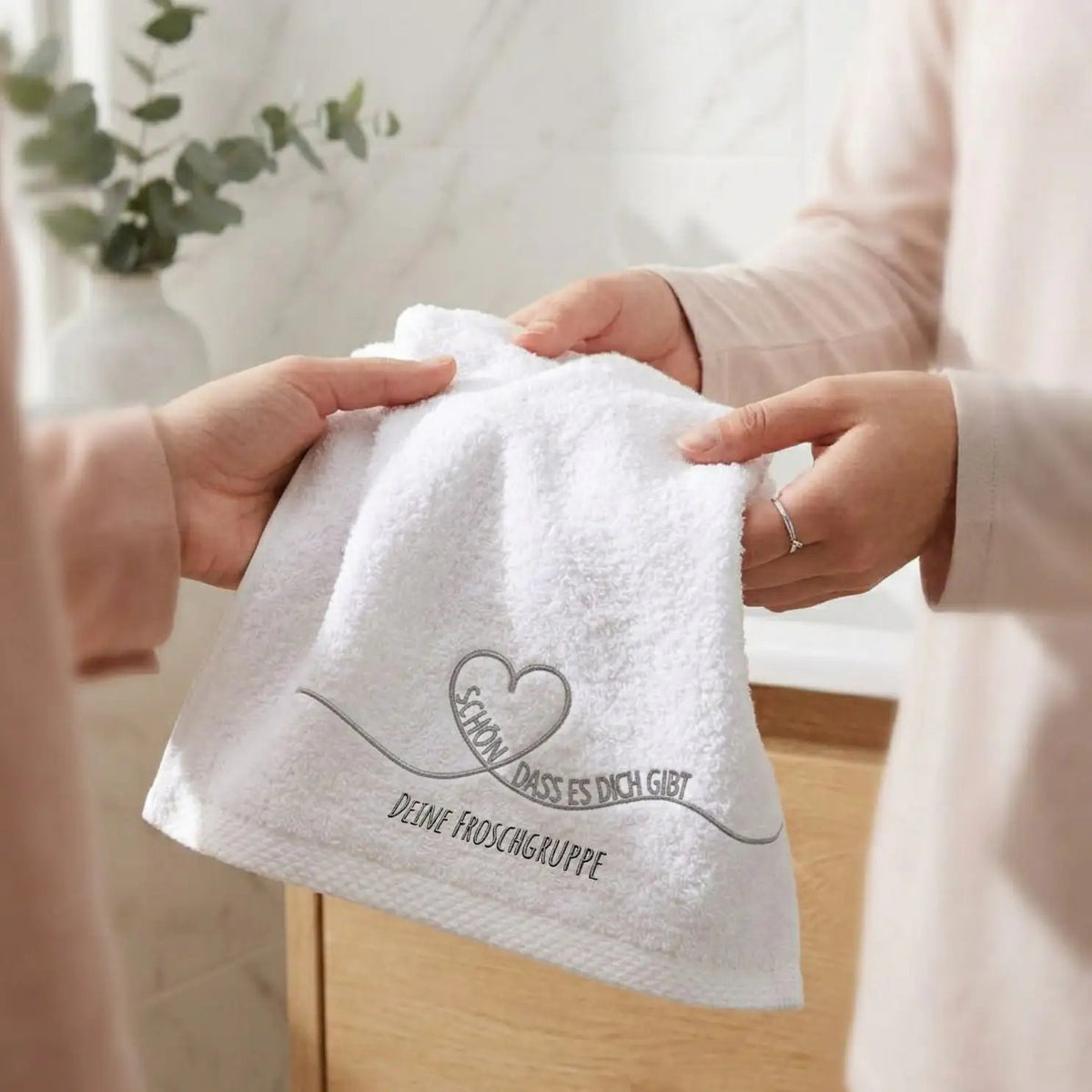Gästehandtuch personalisiert - Schön, dass es dich gibt - wunderwunsch