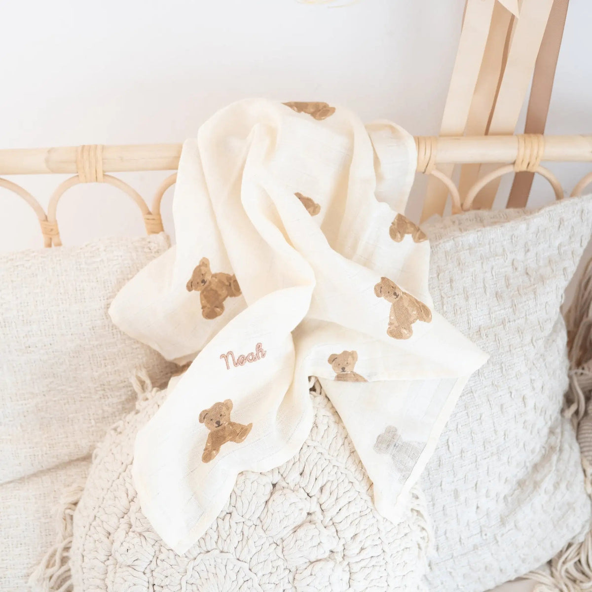 JOLLEIN Mulltuch für Babys personalisiert - Teddybär, Wildblumen - wunderwunsch