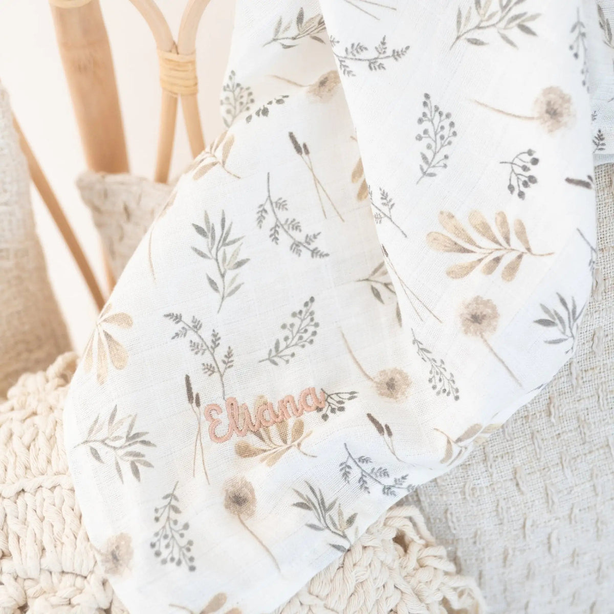 JOLLEIN Mulltuch für Babys personalisiert - Teddybär, Wildblumen - wunderwunsch