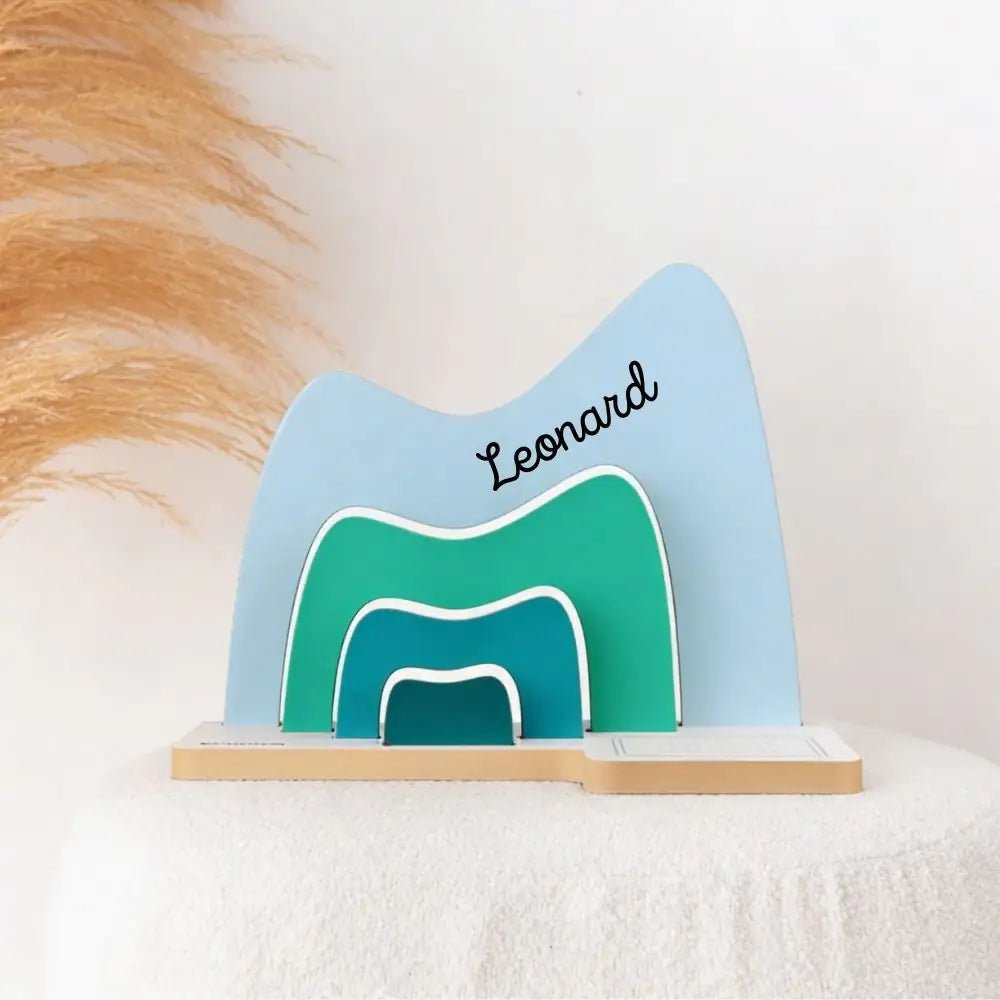 TONIES Standregal personalisiert - Regenbogen, Berg, Haus - wunderwunsch